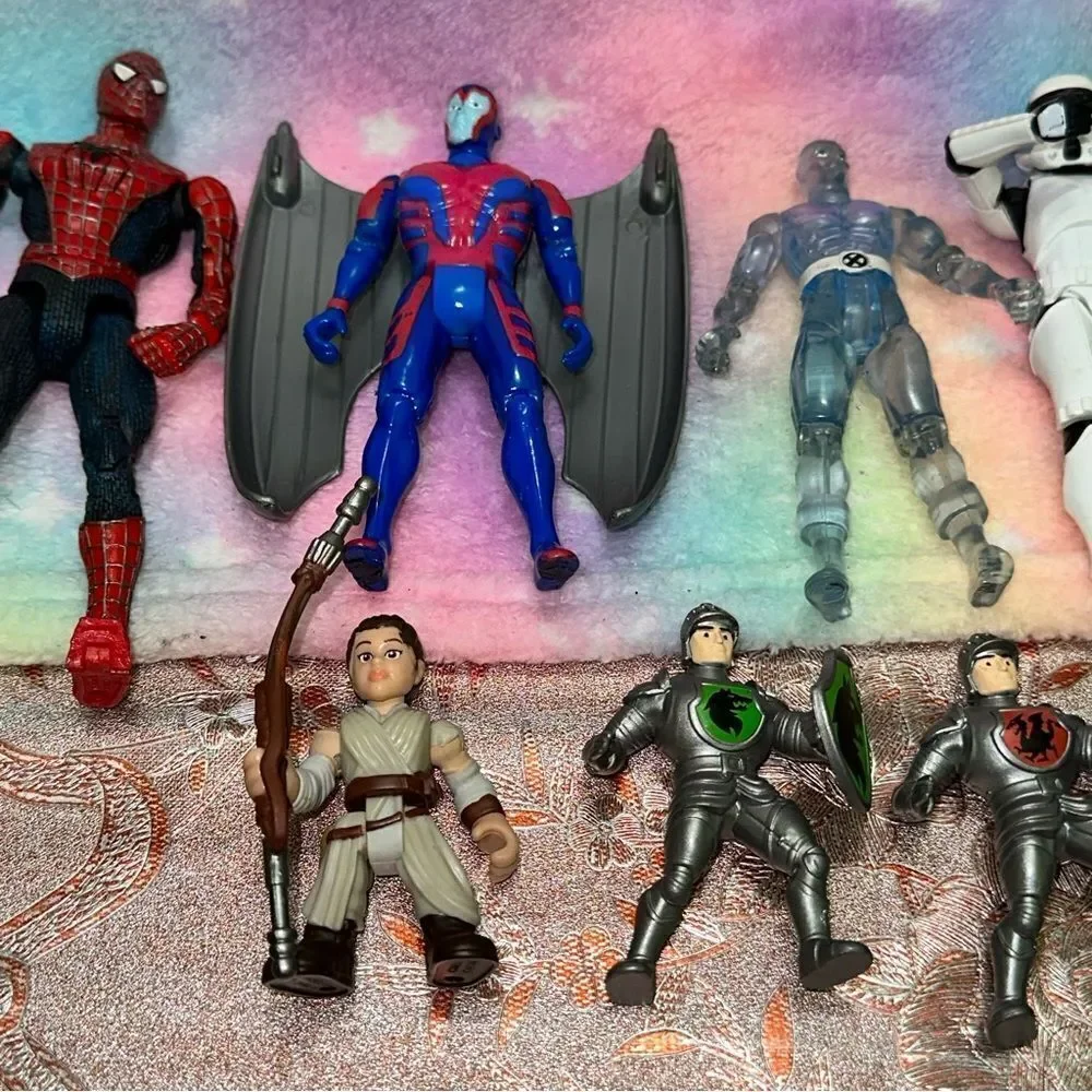Avangers action figures lot